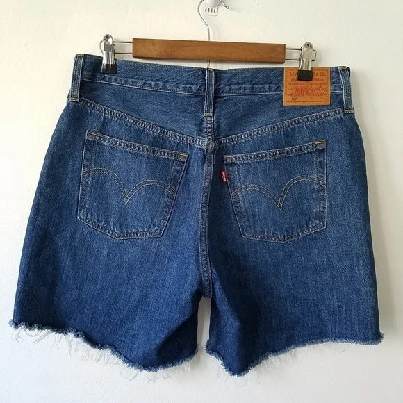 𝅺Levi's  501 Medium Wash High Rise Frayed Hem Denim Shorts Women's Size 30 - Picture 4 of 12